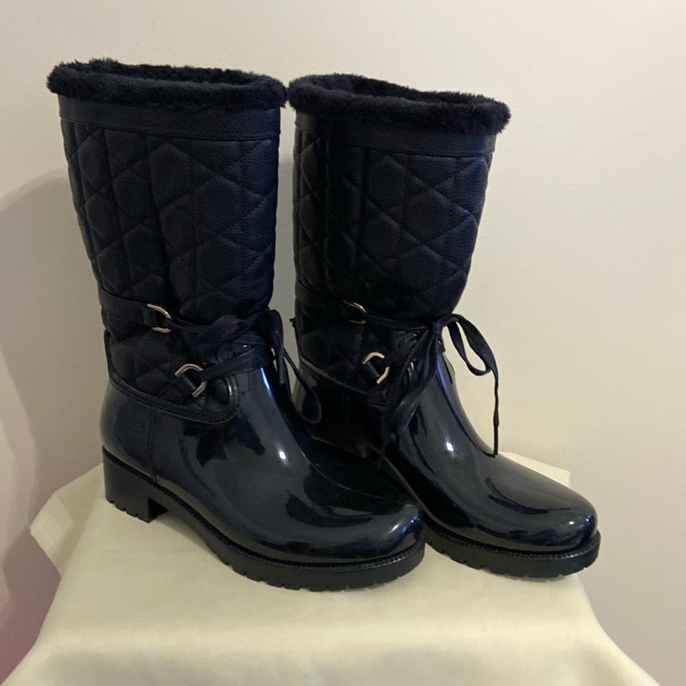 BareTraps Delrose sz 9 black. NWOT black rain snow boots. Comfort and warmth.